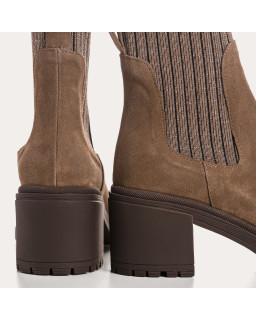 Boots Chelsea with velvet leather heel with elastic