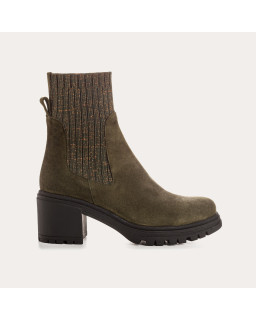 Boots Chelsea with velvet leather heel with elastic