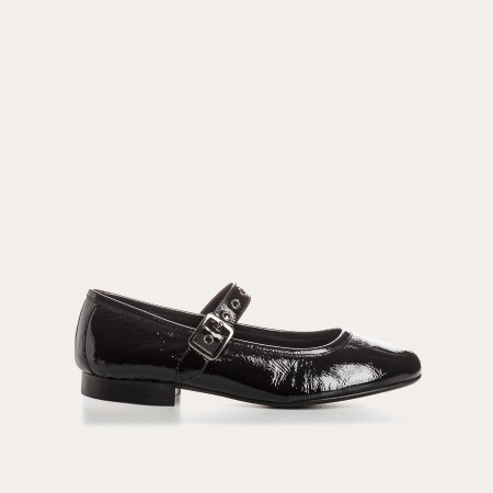 Mary Janes in varnished leather with eyelet flanges and silver buckles