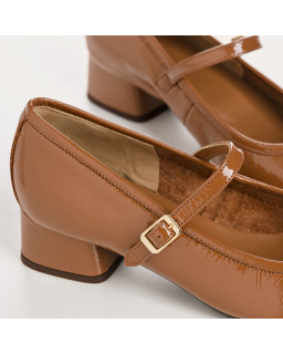 Mary Janes with mid-high heels varnished with golden or silver buckle