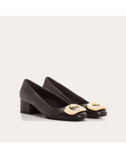 Leather heel ballerinas with golden jewelry