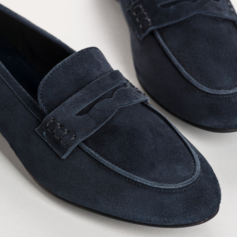 Suede round tips loafers