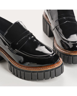 Chunky leather moccasins varnish