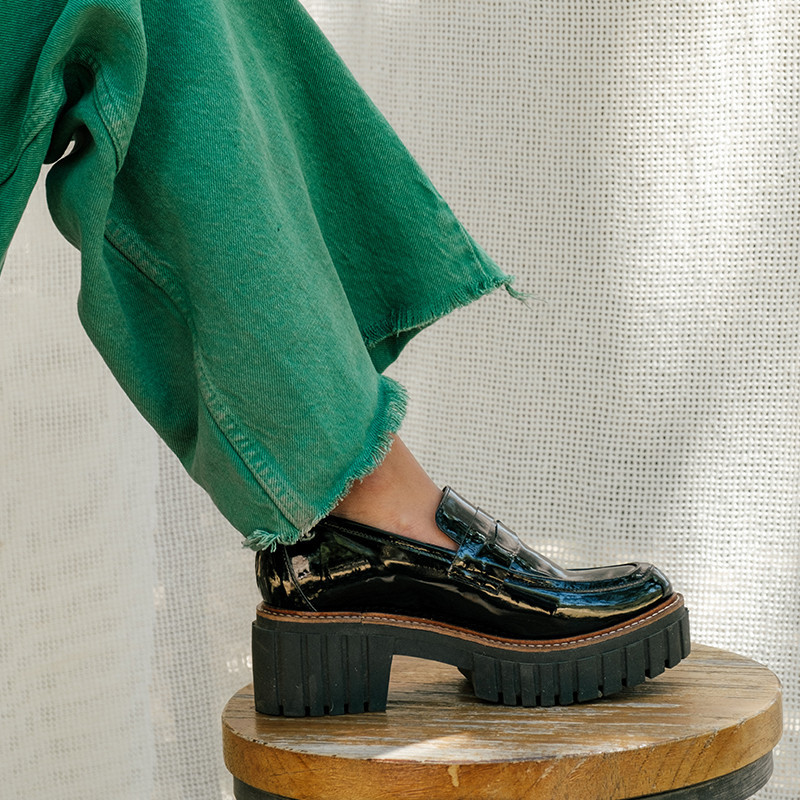 Chunky leather moccasins varnish