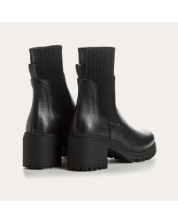 Chelsea Boots with Grained Leather Heels