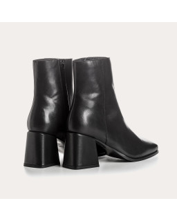 Bottines à talons carrés en cuir noir avec zip intérieur