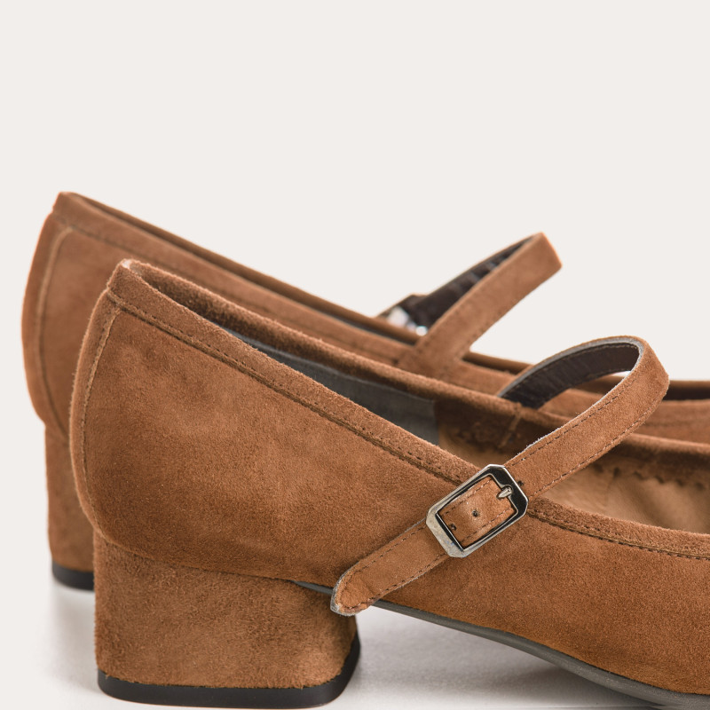 Babies with velvet leather heels