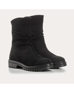 Suede boots with notched soles with rear zip