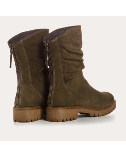 Velvet leather boots with notched soles with rear zip