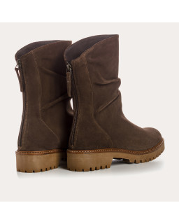 Suede boots with notched soles with rear zip