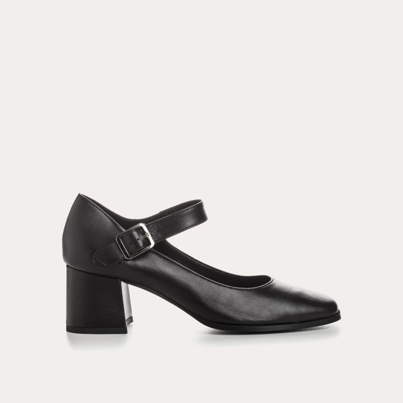 Mary Janes with black heels in smooth leather with silver buckle