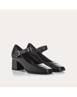 Mary Janes with black heels in smooth leather with silver buckle