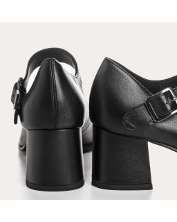 Mary Janes with black heels in smooth leather with silver buckle