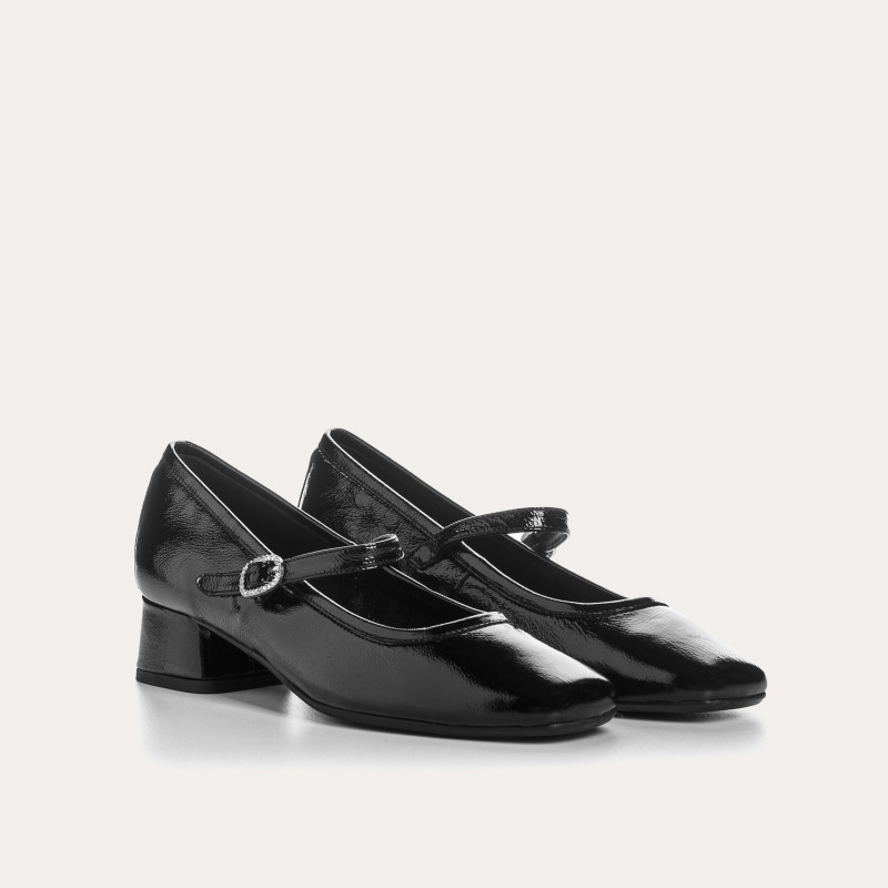 Black ballerinas Woman with heels in Kelly patent leather