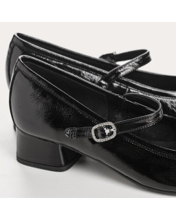 Black ballerinas Woman with heels in Kelly patent leather