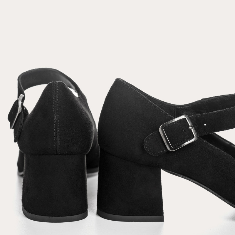 Mary Janes with black heels in suede with golden buckle