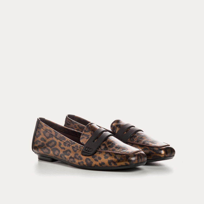 Mocassins collège en cuir métallisé imprimé léopard