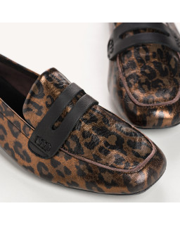 Mocassins collège en cuir métallisé imprimé léopard
