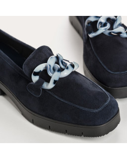 Suede moccasins with chain jewel