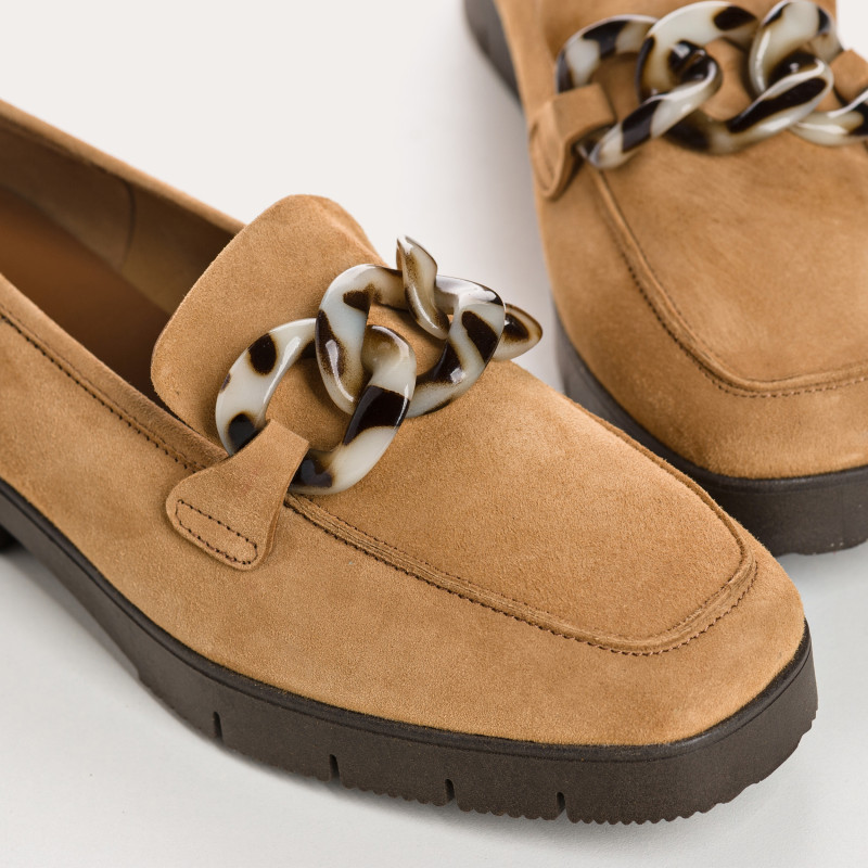 Suede moccasins with chain jewel