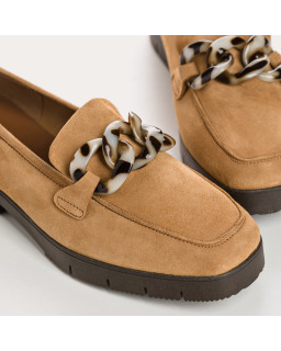Suede moccasins with chain jewel