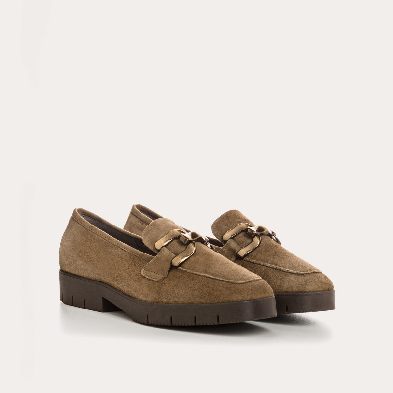 Suede jaw moccasins with golden jewelry or silver