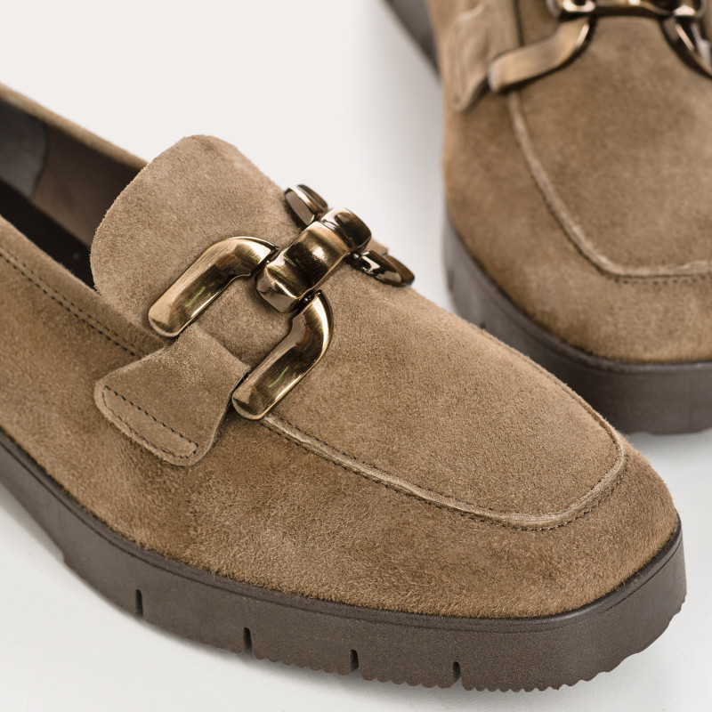 Suede jaw moccasins with golden jewelry or silver