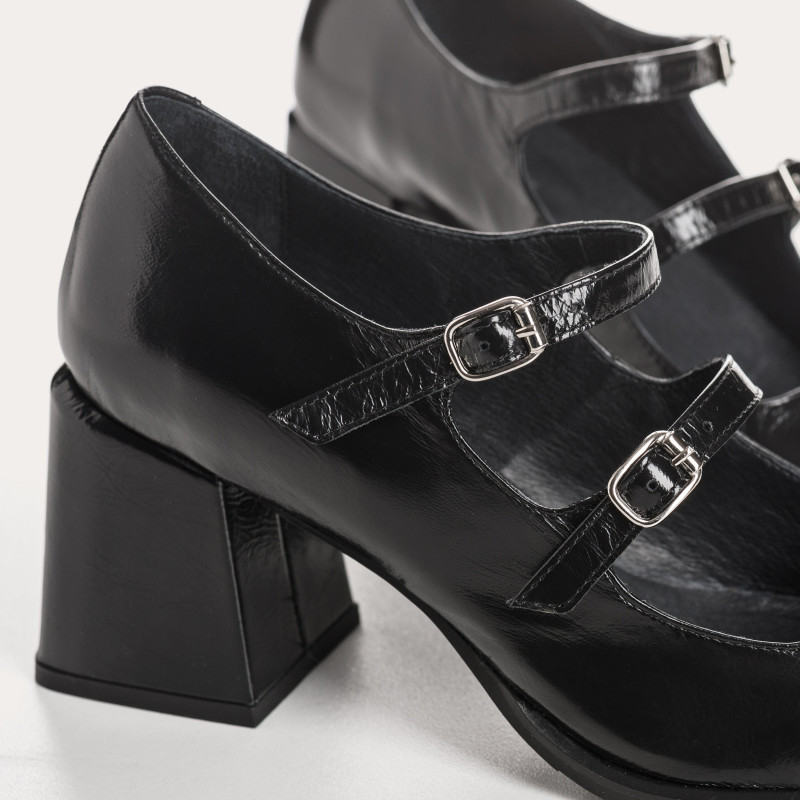 Mary Janes with metallic leather heels with silver or golden buckle