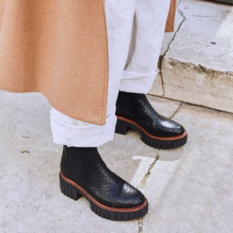 Boots Chelsea noires en cuir embosse python avec elastiques