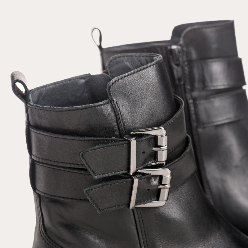 Boots Chelsea en cuir noir avec zip latéral et double boucles