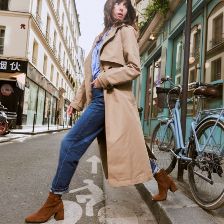 Cognac velvet leather boots with interior zip