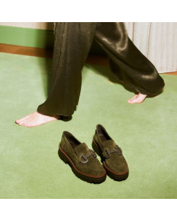 Mocassins chunky en cuir velours avec boucles dorées