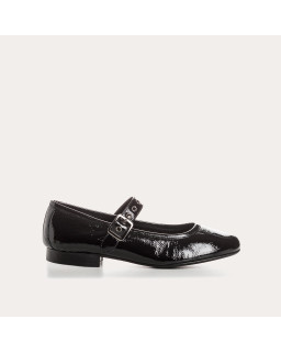 Mary Janes in varnished leather with eyelet flanges and silver buckles