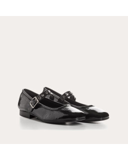 Mary Janes in varnished leather with eyelet flanges and silver buckles