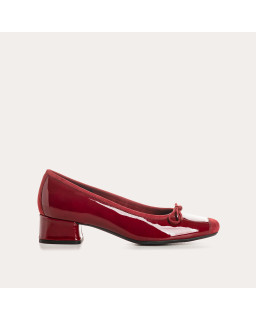 Ballerinas with red varnished leather and velvet