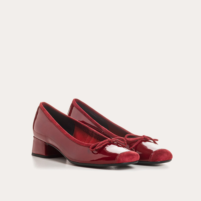 Ballerinas with red varnished leather and velvet
