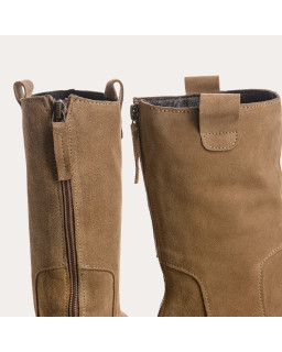 Bottines en cuir velours beige avec semelles crantées et zip arrière