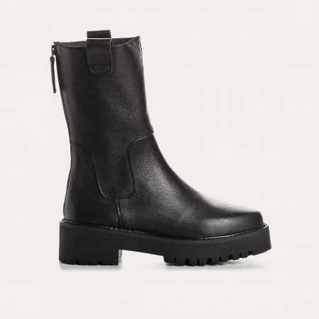 Boots en cuir graine avec elastiques et semelle crantee epaisse