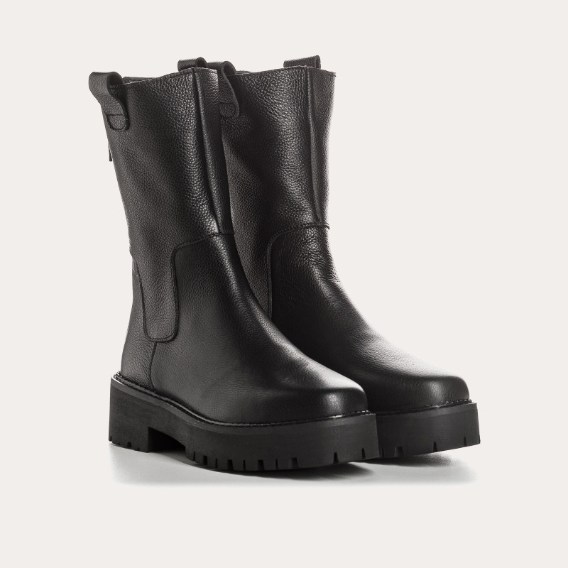 Black grained black leather sofa boots with rear zip