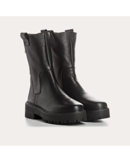 Black grained black leather sofa boots with rear zip