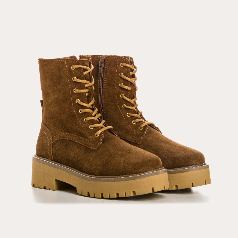 Velvet leather laces boots with interior zip and rubber sole