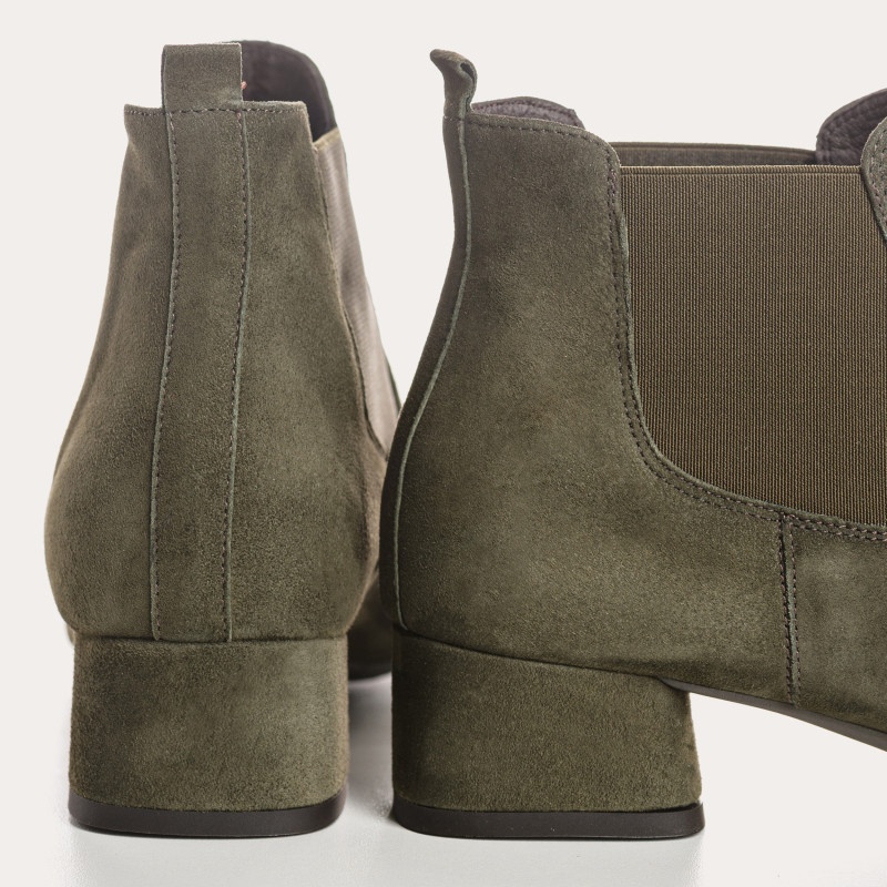 Bottines Chelsea en cuir velours avec élastiques