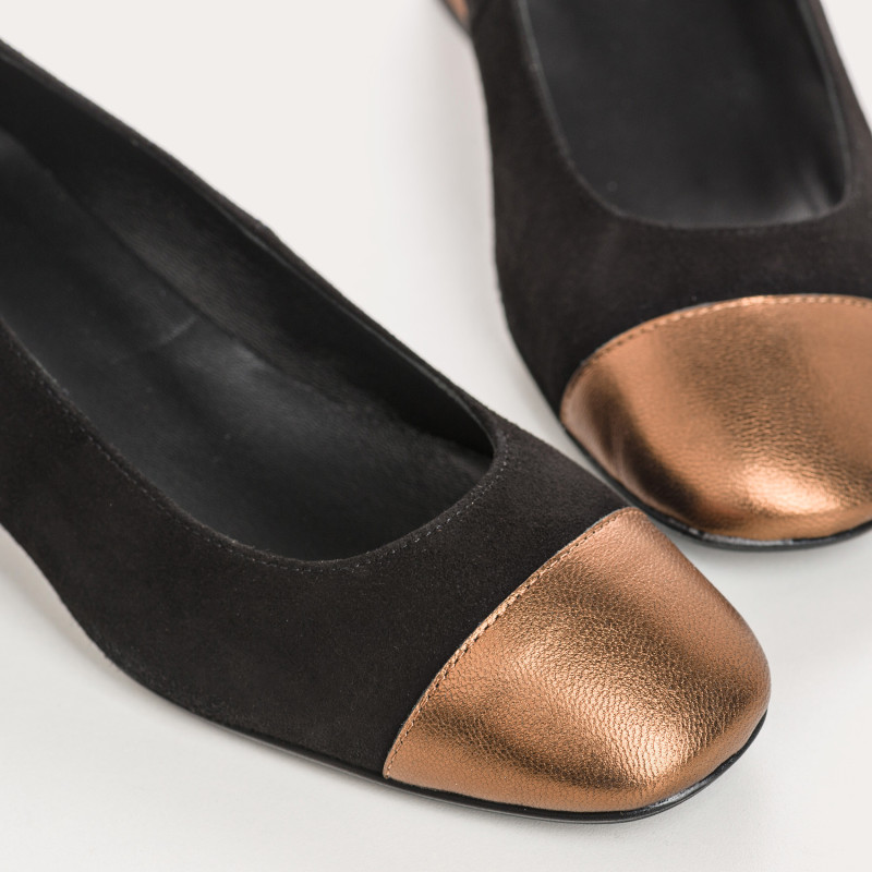 Ballerinas with two-color heels in velvet leather and metal