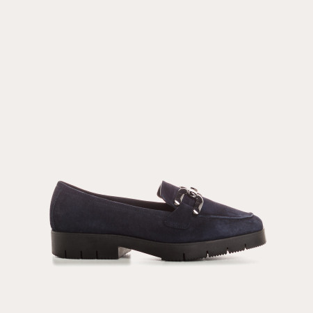 Suede jaw moccasins with golden jewelry or silver