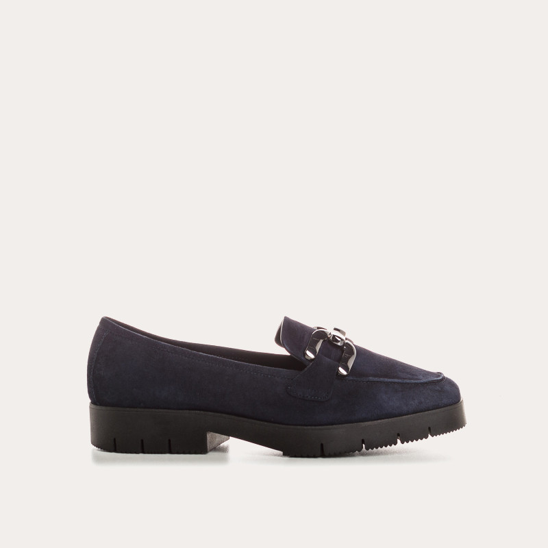 Suede jaw moccasins with golden jewelry or silver