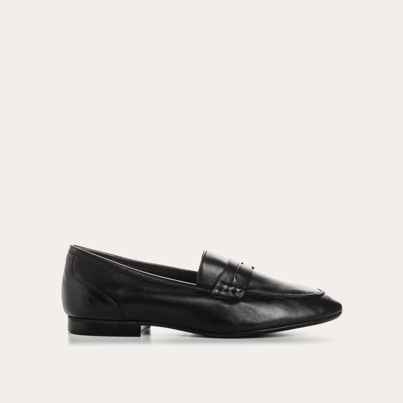 Black Leather Round Tips Moccasins