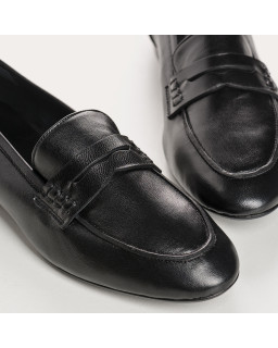 Black Leather Round Tips Moccasins