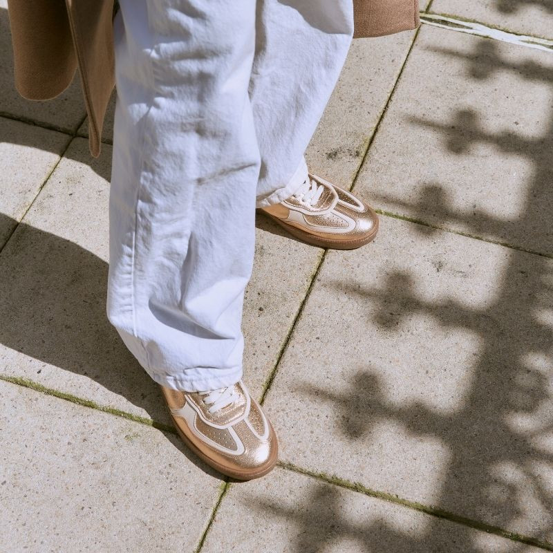 Woman sneakers in metallic leather and lace-lace leather