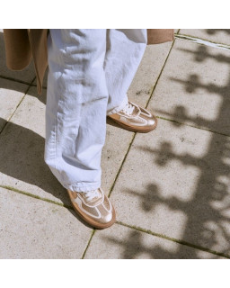 Woman sneakers in metallic leather and lace-lace leather