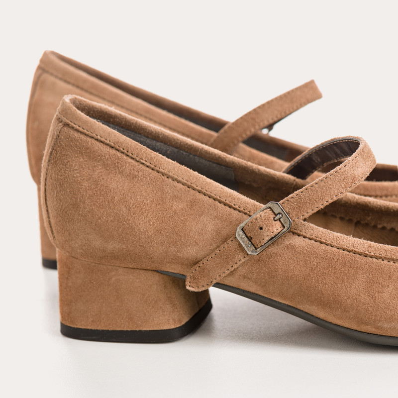 Babies with velvet leather heels